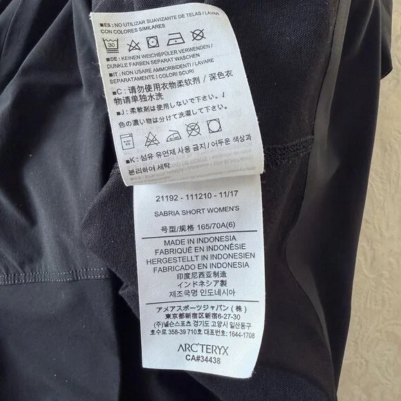 ARC'TERYX Black Sabria short womens Indonesia  2 zip pockets - 6 reg - Picture 6 of 6